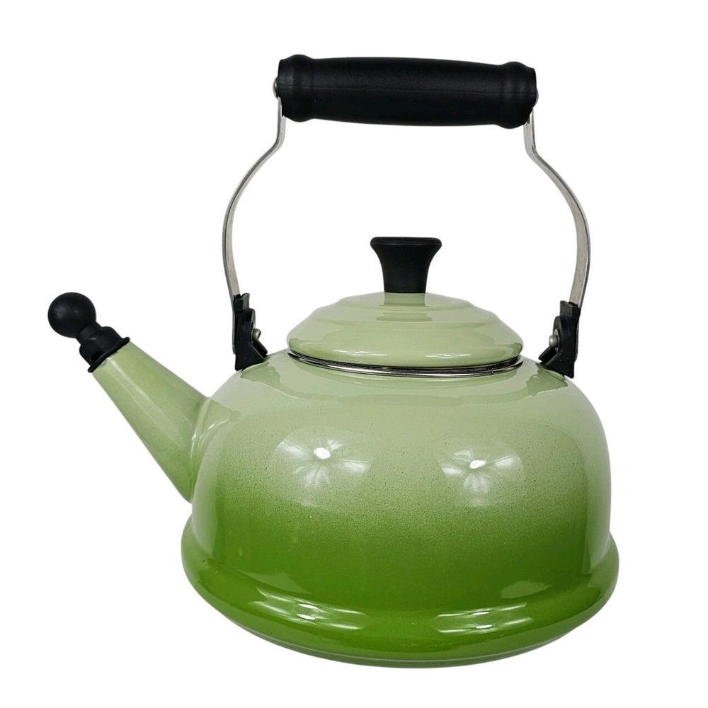 Le Creuset Classic Whistling Tea Kettle 1.7 Qt. Bamboo Green Enamel on Steel EUC